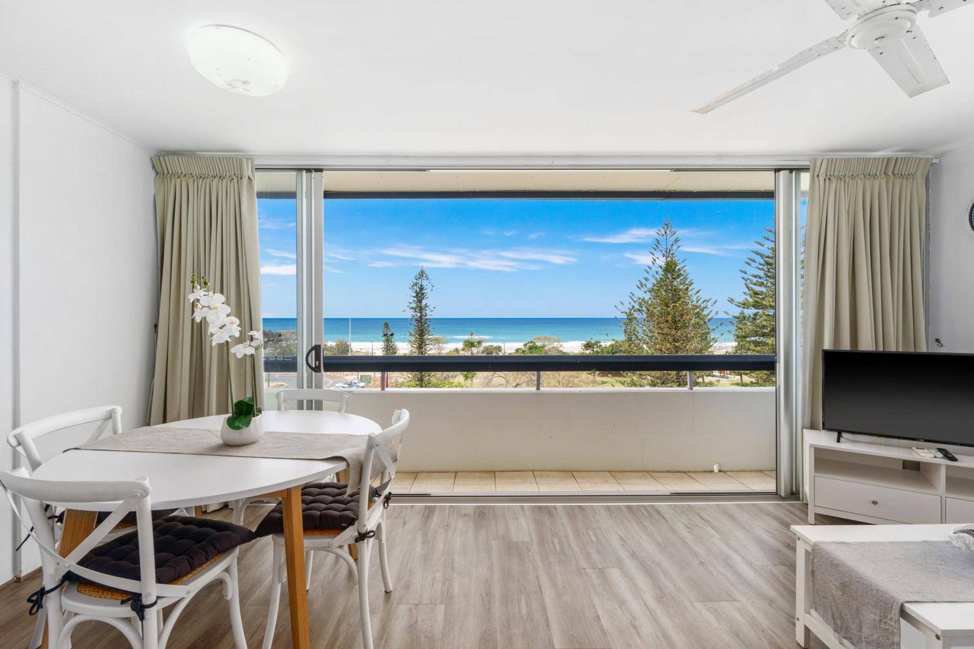 Hi Ho Beach Apartments On Broadbeach Guldkusten Exteriör bild