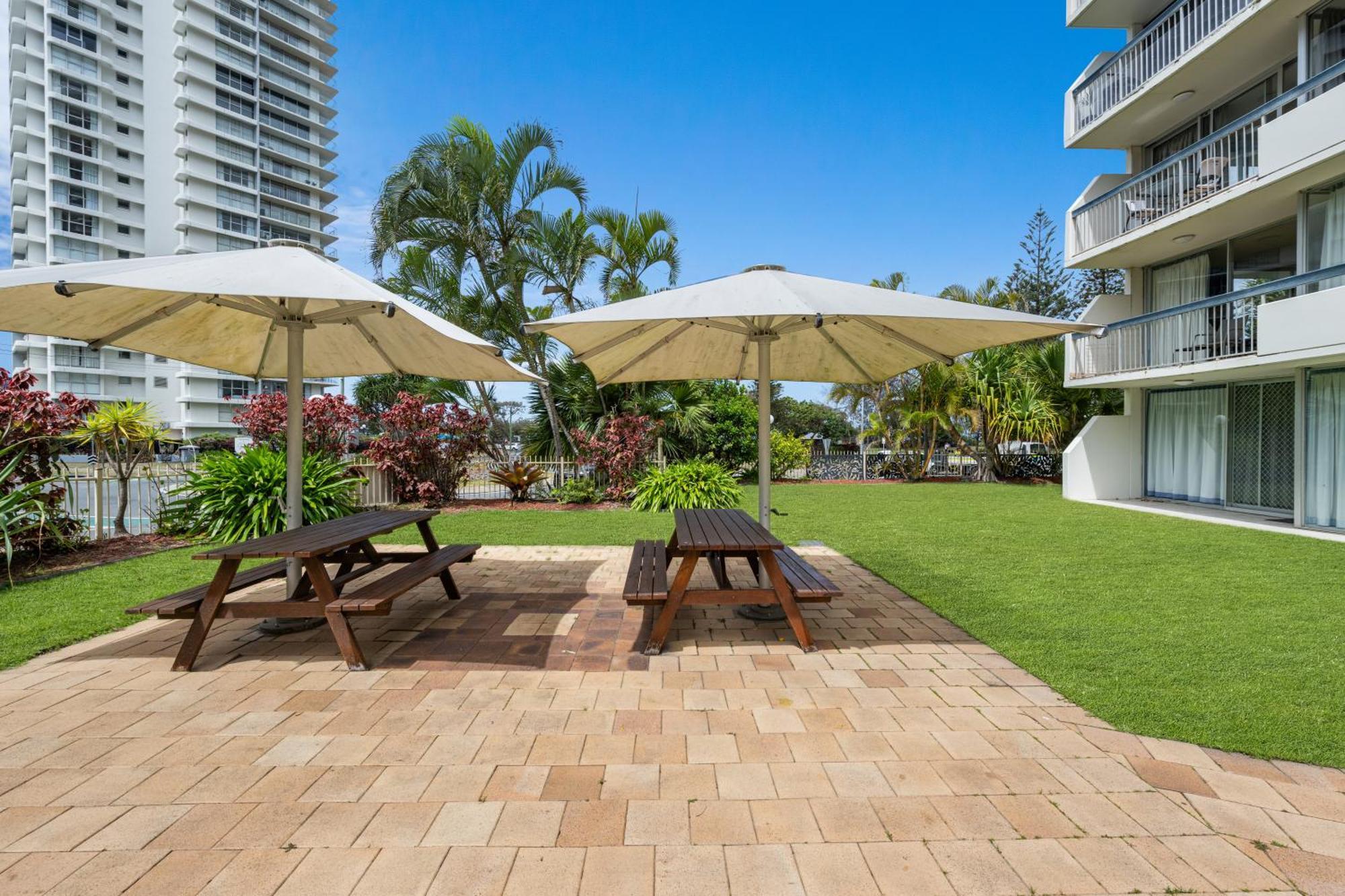 Hi Ho Beach Apartments On Broadbeach Guldkusten Exteriör bild