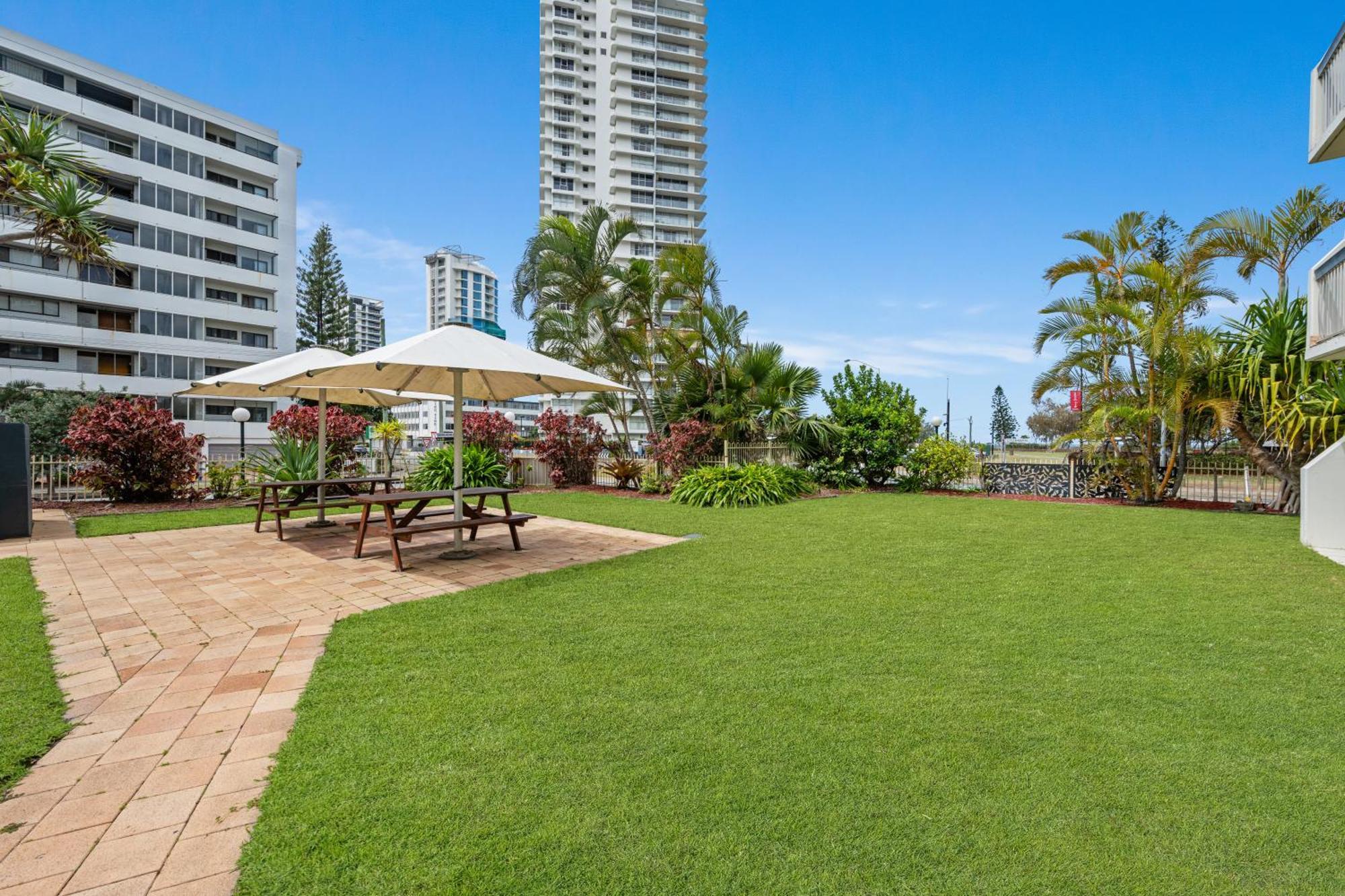 Hi Ho Beach Apartments On Broadbeach Guldkusten Exteriör bild