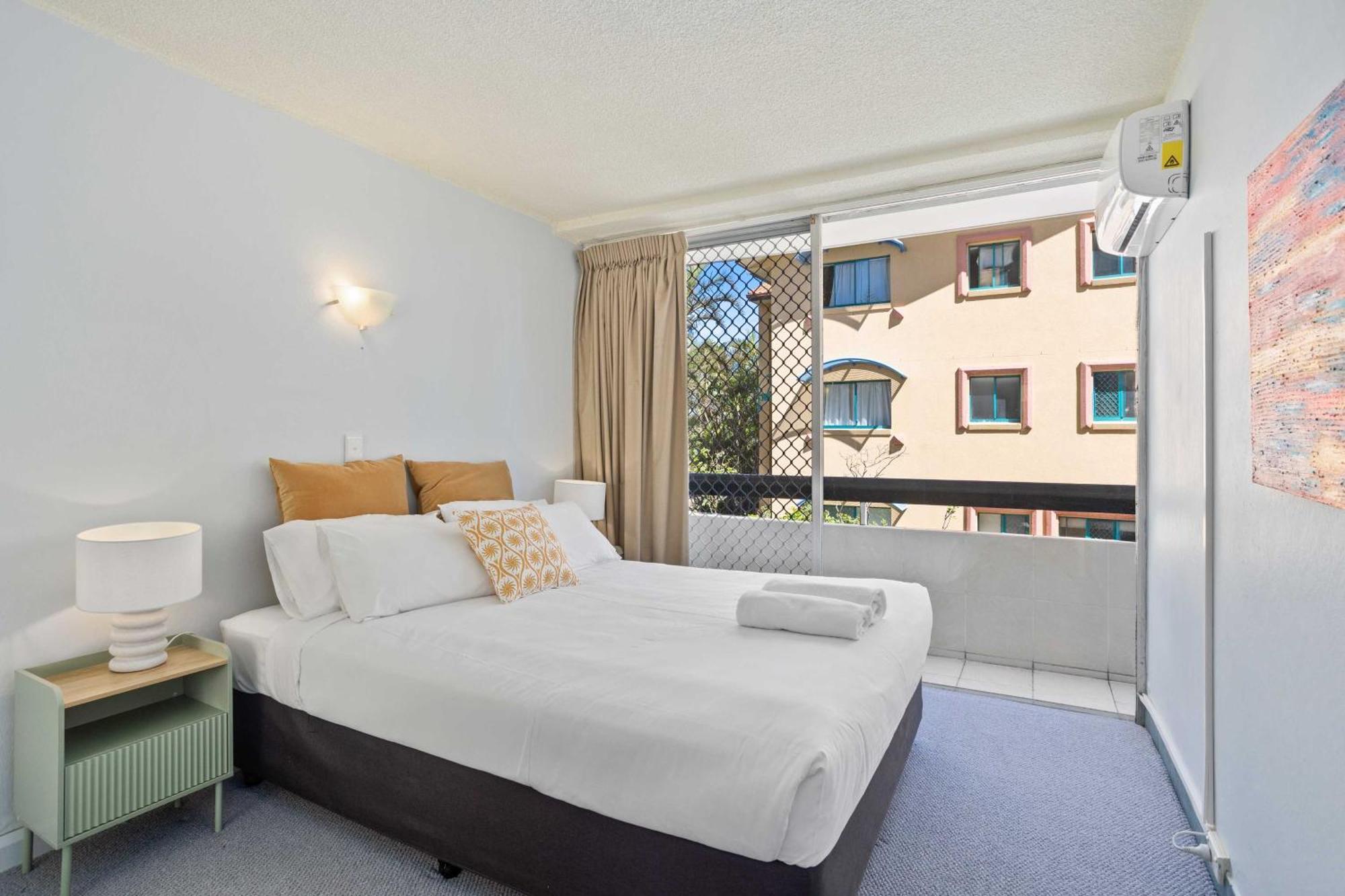 Hi Ho Beach Apartments On Broadbeach Guldkusten Exteriör bild