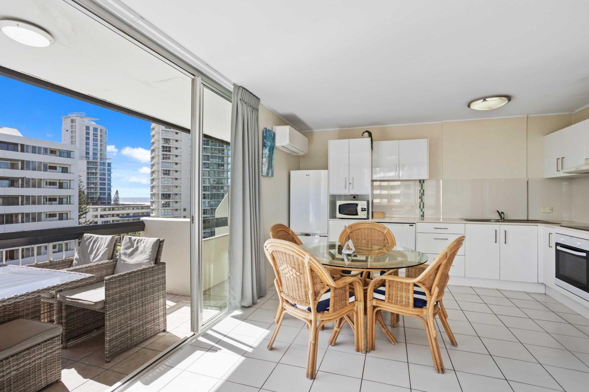 Hi Ho Beach Apartments On Broadbeach Guldkusten Exteriör bild