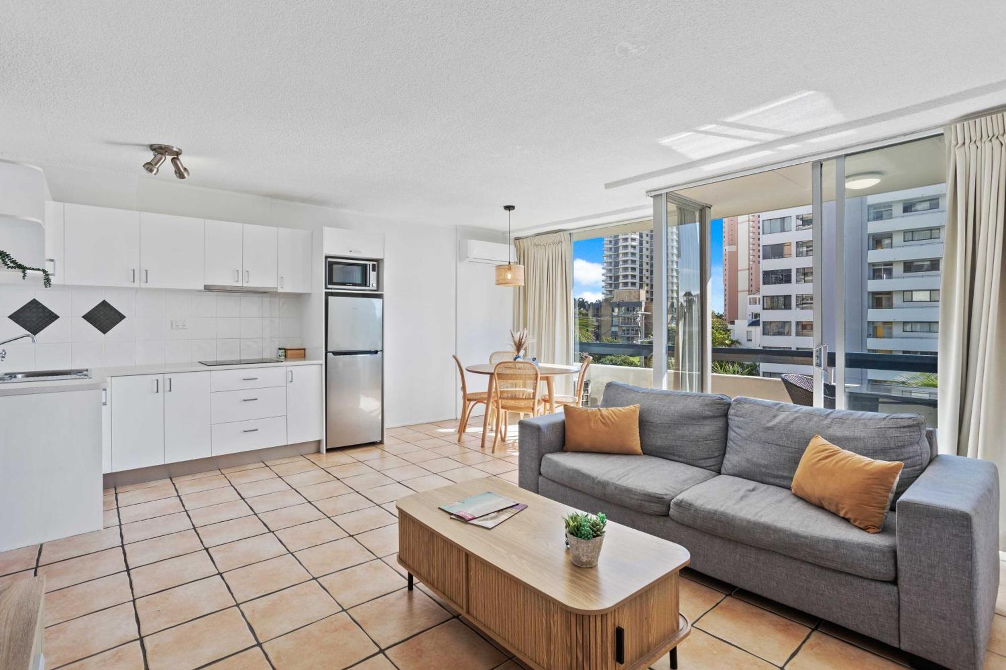 Hi Ho Beach Apartments On Broadbeach Guldkusten Exteriör bild